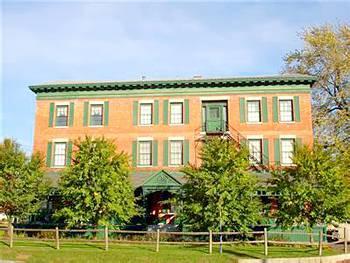 Rogues Harbor Inn Lansing Exterior photo