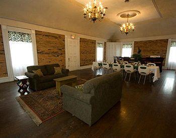 Rogues Harbor Inn Lansing Exterior photo